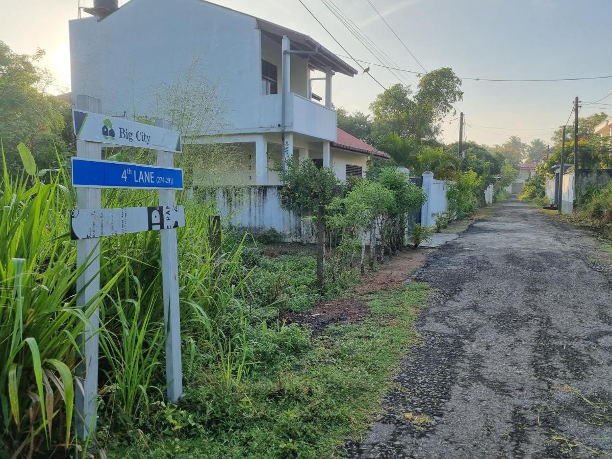 Vidushi Home Minuwangoda Exteriör bild