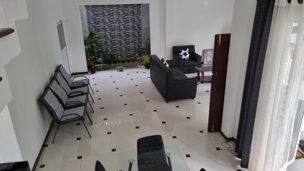 Vidushi Home Minuwangoda Exteriör bild