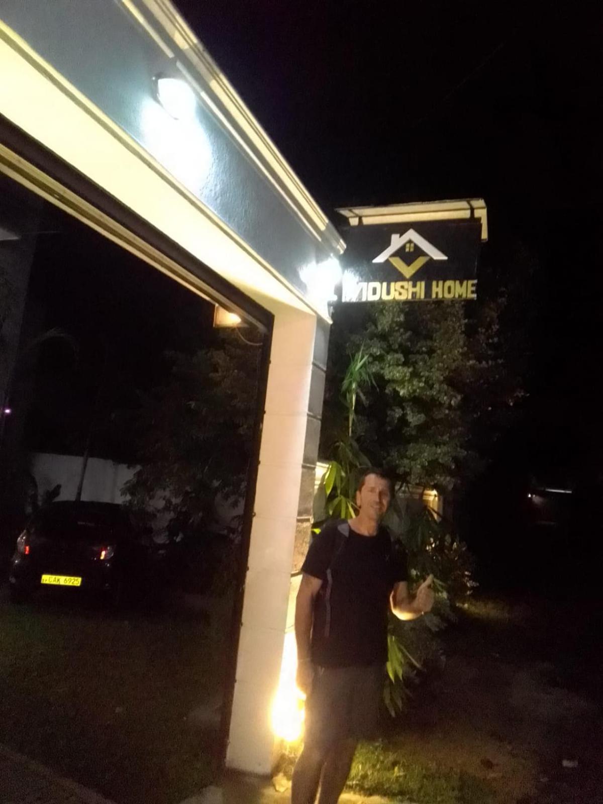 Vidushi Home Minuwangoda Exteriör bild